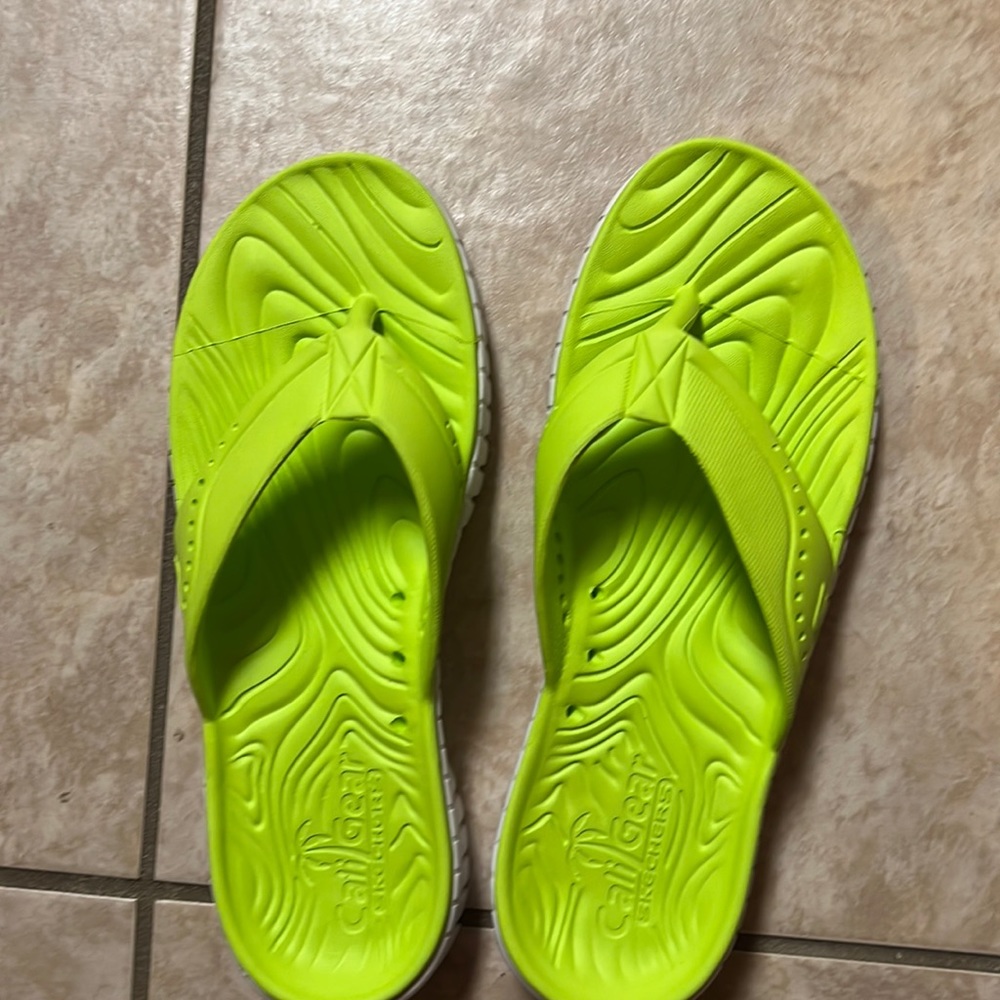 Skechers Cali Gear Green/white Flip Flop sandals never worn just like new.